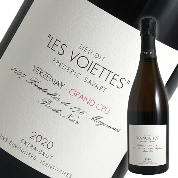 Information 品名 ヴォワエット サヴァール ワイン名（原語） Voiettes SAVART タイプ スパークリングワイン・辛口 内容量 750ml 産地 フランス・シャンパーニュ 品種 ピノ・ノワール 商品説明 ヴェルズネイのリュー・ディ、Voiettesの平均樹齢60年のピノ・ノワールから造られる。赤系ベリーや洋梨、ブリオッシュといった芳醇で表情豊かなアロマが立ち上がる。ミディアムからフルボディで、キリッとした酸が全体を美しく引き締め、塩味を帯びたミネラル感の余韻が続く。サヴァールの個性とテロワールの魅力が見事に表現された、緻密で洗練された一本。 ■醸造・熟成：バリック10ヶ月後、瓶熟65ヶ月以上 ■評価： -ワインアドヴォケイト 95点 -VINOUS 95点 備考 気温の高い時期はクール便での配送をお勧めいたします。　サヴァール　SAVART ブルゴーニュワインを愛するフレデリック・サヴァール 可能な限り自然であることを目指したシャンパーニュ サヴァールは、モンターニュ・ド・ランス西側の8つのプルミエ・クリュの村のひとつ、エキュイユに所在するレコルタン・マニピュランです。 1947年にわずか0.2haの畑からその歴史がスタートし。最初に瓶詰めをしたのは1995年と比較的まだ新しい造り手でありながら、すでに世界中にその名が知れ渡っています。 畑は現在エキュイユに3ha、隣接するヴィレール=オー=ヌードに1haの計4ha。 2005年に家業を継いだ3代目フレデリック・サヴァールはブルゴーニュワインを偏愛し、生み出すシャンパンにもその影響が強く表れています。 ブルゴーニュの造り手が表現しているフィネス、深み、エレガントさを同じように表現したいと考えて栽培・醸造に取り組んでいます。 フィネスや深みは畑仕事に由来すると考えており「可能な限り自然であること」を栽培のモットーとしています。 そのため畑では殺虫剤・除草剤を使用せずに畑の掘り起こしで栽培し、天敵の虫を使うことで害虫駆除。 醸造面ではそれまでステンレスタンクのみで行ってきた発酵に樽発酵を導入。 さらにキュヴェごとに違ったアプローチを取り入れています。 ミネラル感を引き出すために、バトナージュ（攪拌）の頻度を減らし、無濾過、ノンフィルターで仕上げます。 自然派のブルゴーニュに通じるようなうま味と同時に強くミネラル感を感じさせるスタイルは個性的で唯一無二。国内外に熱狂的なファンが多いことにも頷けます。