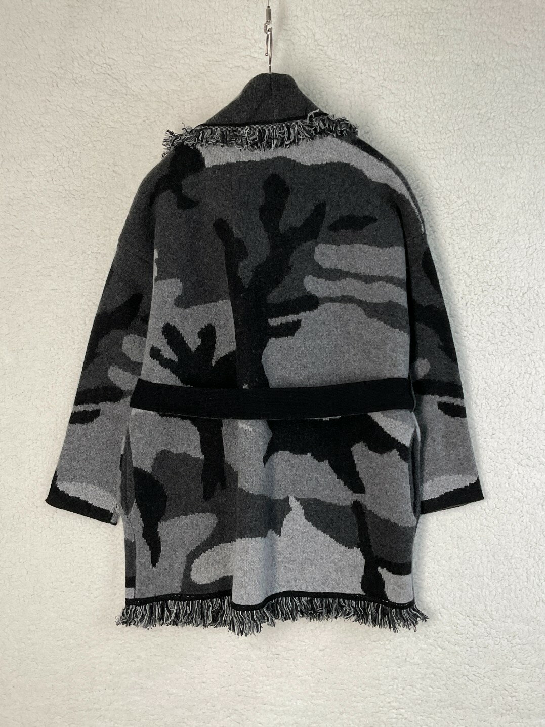 未使用 1piu1uguale3 ウノピゥウノウグァーレトレ 3 グレー FRINGE ROPE GOWN カモ柄 カシミヤ混 フ