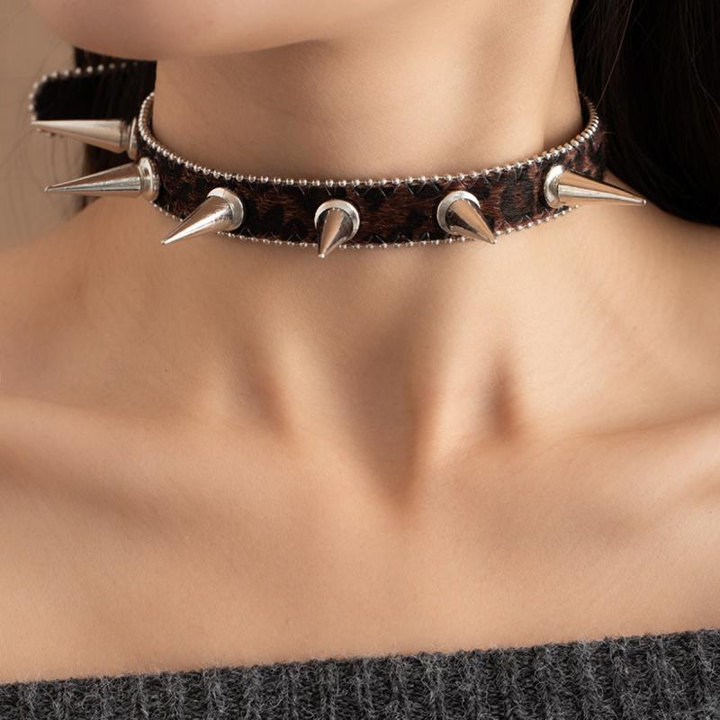 ネックレス レディース チョーカー パンク ロック Y2K レトロ ヴィンテージ レザー 革 ヒョウ柄 スタッ..