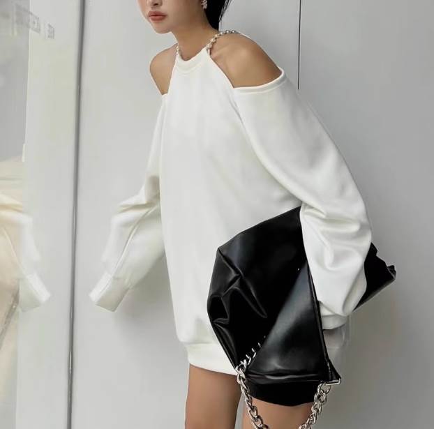 長袖 長丈トップス 白 黒 オフショルダー カットソー ホワイト 肩だし ホルターネック 無地 リゾート オーバーサイズ フリーサイズ トップス ブラック 個性的 お尻カバー ゆったり レディース パーティー イベント 秋 旅行 体型カバー