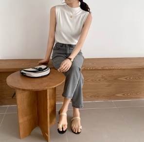 イエロー ストレート グレー カラバリあり 秋 裾イン 細身 ノーカラー 夏 レディースノースリーブ トップス 袖なし 白 襟なし 灰色 ホワイト プルオーバー モックネック オフホワイト 黒 カットソー 黄色 肌みせ 普通丈 スリム ブラック 肩だし