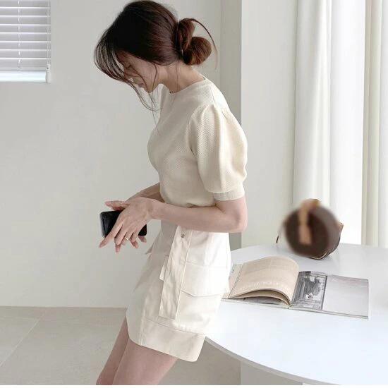 カジュアルコーデ レディースファッション パフスリーブ袖ニット シンプル 20代 トレンドコーデ ベーシックカラー 半袖 ラウンドネック トップス 韓国風 大人可愛い お洒落 カットソー