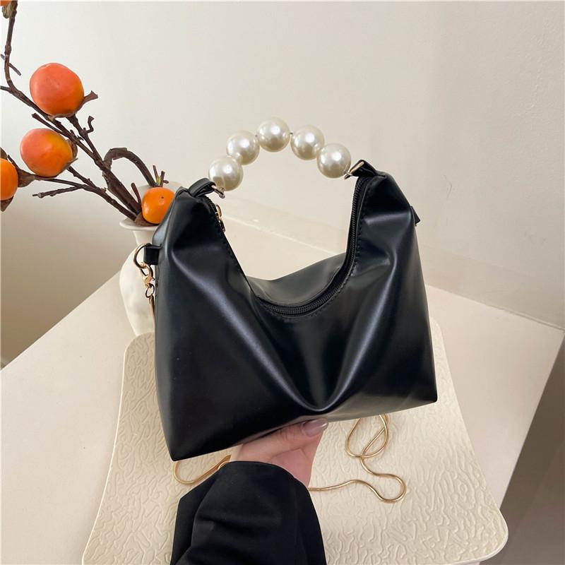 バッグ かわいい カバン コンパクト 斜めがけ レザー PU 無地 黒色 ミニバッグ チェーンバッグ ハンドバッグ レディース 白色 パール飾り ショルダーバッグ ポシェット おしゃれ