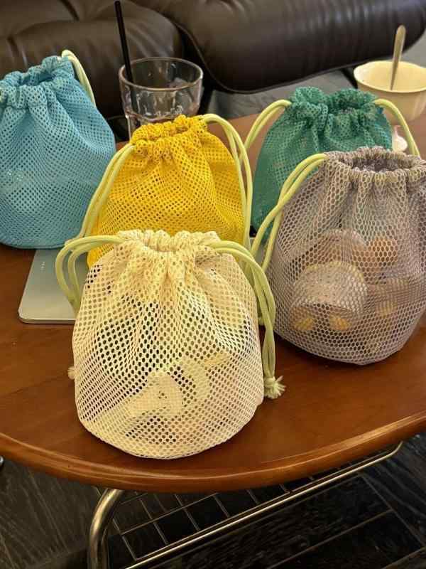 Rakuten - グリーン 大容量 バッグ 普段使い 巾着袋 ホワイト 軽量 旅行用 イエロー ポリエステル 幾何学模様 ブルー ランドリーバッグ パープル 収納 メッシュ 洗面用品