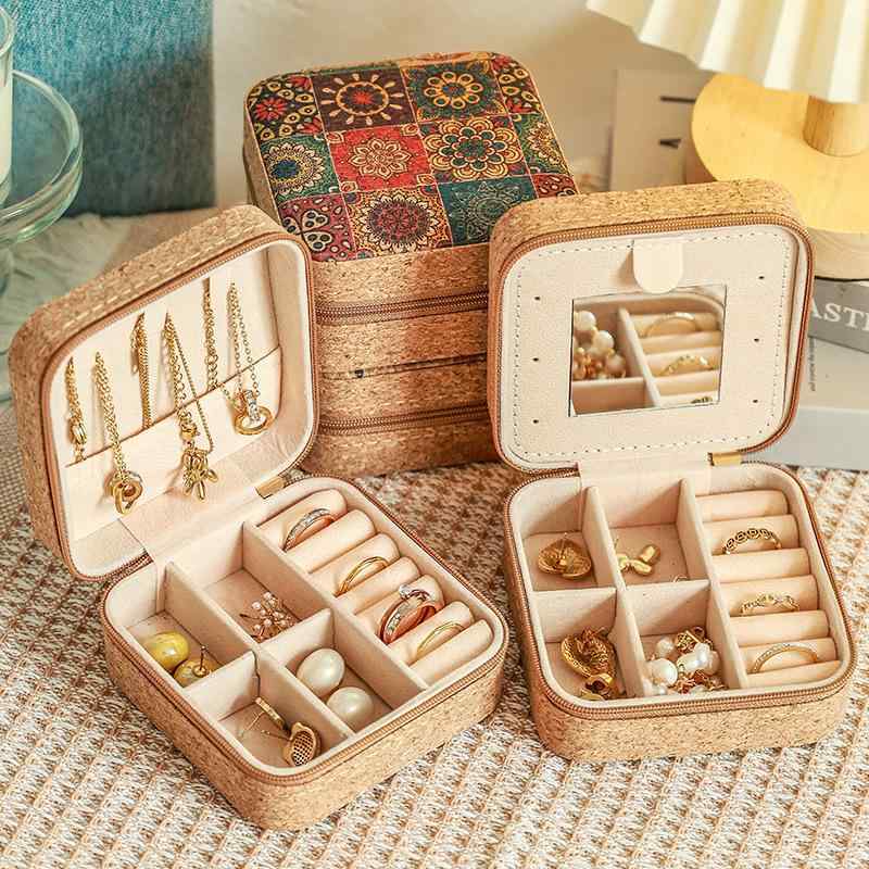 イヤリング エレガント ハードタイプ ピアス ブレスレット ミラー付き コンパクト 旅行 指輪 ネックレス レザー製 携帯用 酸化防止 上品 ジュエリー収納ボックス