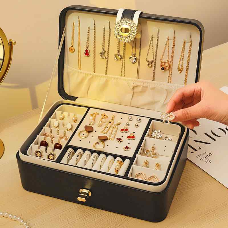 カジュアル ブレスレット ネックレス 時計 ジュエリー 整理整頓 上品 おしゃれ 小物入れ トラベル 多機能 フタ付き ジルコニアバックル 収納ボックス イヤリング アクセサリー 指輪 貴金属 高級感あるPUレザー製 大容量 ピアス 三段式 引き出し