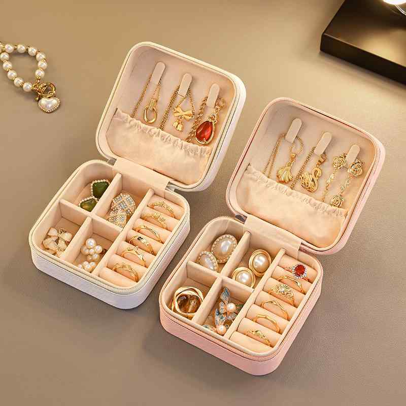 携帯用 ピアス おしゃれ コンパクト 収納ケース 高級感 旅行 ブレスレット ジュエリーボックス ネックレス 上品 指輪 レザー調 アクセサリー 小型