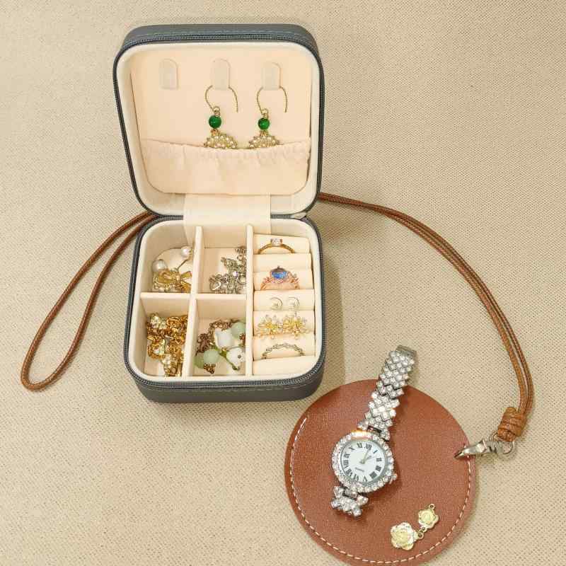 ジュエリー収納 防塵 携帯用 ピアス 出張用 ブレスレット PUレザー製 旅行用 ソフトスクエア型 アクセサリーケース レディース かわいい 小物入れ ネックレス 指輪 おしゃれ