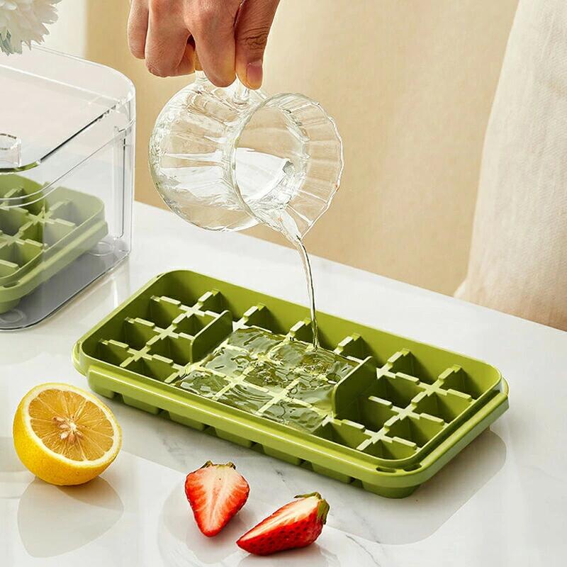 Rakuten - 氷取り出す簡単 28個取り 製氷器 便利 飲み物作り 大容量 家庭用 冷凍保存 氷スコップ付き 56個取り おしゃれ 調理器具 押すだけで氷が落ちる 製氷皿 グリーン
