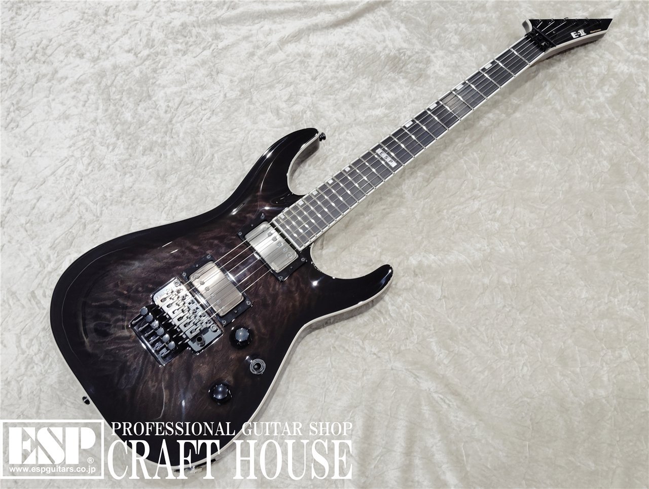 BODY：(Top)Quilted Maple, (Back)Mahogany w/White Binding NECK：Hard Maple 3P GRIP SHAPE：Thin U FINGERBOARD：Ebony, w/White Binding RADIUS：305R SCALE：648mm NUT (WIDTH)：Locknut (42mm/R2) INLAY：Offset Block, 12th at ESP FRET：XJ, 24frets CONSTRUCTION：Neck-thru-body TUNER：GOTOH SG360-07 MG-T BRIDGE：Floyd Rose PICKUPS：(Neck) EMG 66TW, (Bridge) EMG 57TW PARTS COLOR：Black CONTROLS：Master Volume(w/Neck PU Coil Split), Master Tone(w/Bridge PU Coil Split), Toggle PU Selector With：Gig Bag ※画像はご使用のモニターで色味が多少異なる場合がございます。 ※掲載商品は店舗/他のWEBサービス等と並行して販売しております。随時在庫状況の更新を行っておりますが、売り切れの場合はご了承下さい。 &nbsp;