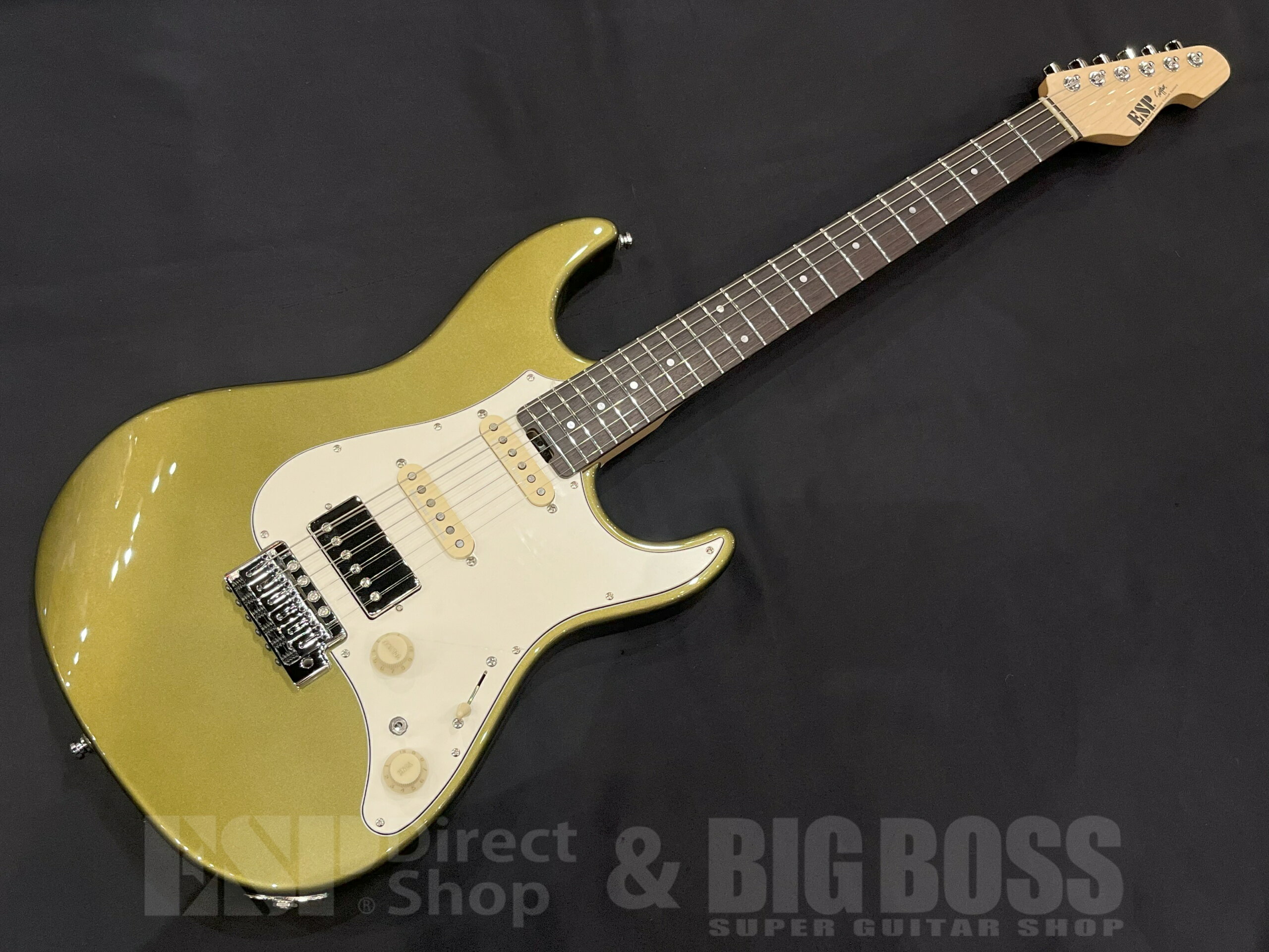 ■主な仕様 BODY：Roasted Alder(Thickness 45mm) NECK：Hard Maple (CT System Head Type-3) GRIP SHAPE：Slim U FINGERBOARD：Indian Rosewood RADIUS：Compound (240-305R) SCALE：648mm NUT：Unbleached Bone(42mm) INLAY：(Top)MOP Dot, (Side)Luminlay SGM-23 FRET：Medium-SS, 22frets CONSTRUCTION：Bolt-on (T-5 Ultimate Access) TUNER：GOTOH SG360-07 MG-T BRIDGE：ESP FLICKER-III w/Tremolo Tone Spring Type2 ×5 PICKUPS：(Neck)Seymour Duncan SSL-5, (Middle)Seymour Duncan SSL-5 RW/RP, (Bridge)Seymour Duncan TB-4 PARTS COLOR：Chrome CONTROLS：Master Volume, Master Tone (CAP. Select SW), 5-Way Lever PU Selector, Mix Variation Switch 重量　約3.5kg こちらの商品はESPクラフトハウス以外の店舗からの発送商品となります。 セットアップ・点検については、ESPクラフトハウス同様に行なっておりますのでご安心ください。 ※掲載商品は店舗/他のWEBサービス等と並行して販売しております。随時在庫状況の更新を行っておりますが、売り切れの場合はご了承下さい。 なお、在庫の確認につきましてはお電話・メールにてお問い合わせください。