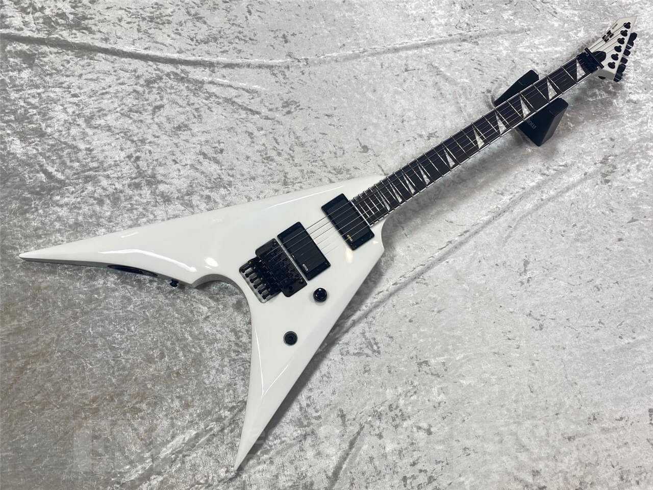 乐天商城 - 【ESP直営店】【即納可能】E-II ARROW FR / Snow White[エレキギター、guitar][ESP Guitar Workshopより発送]
