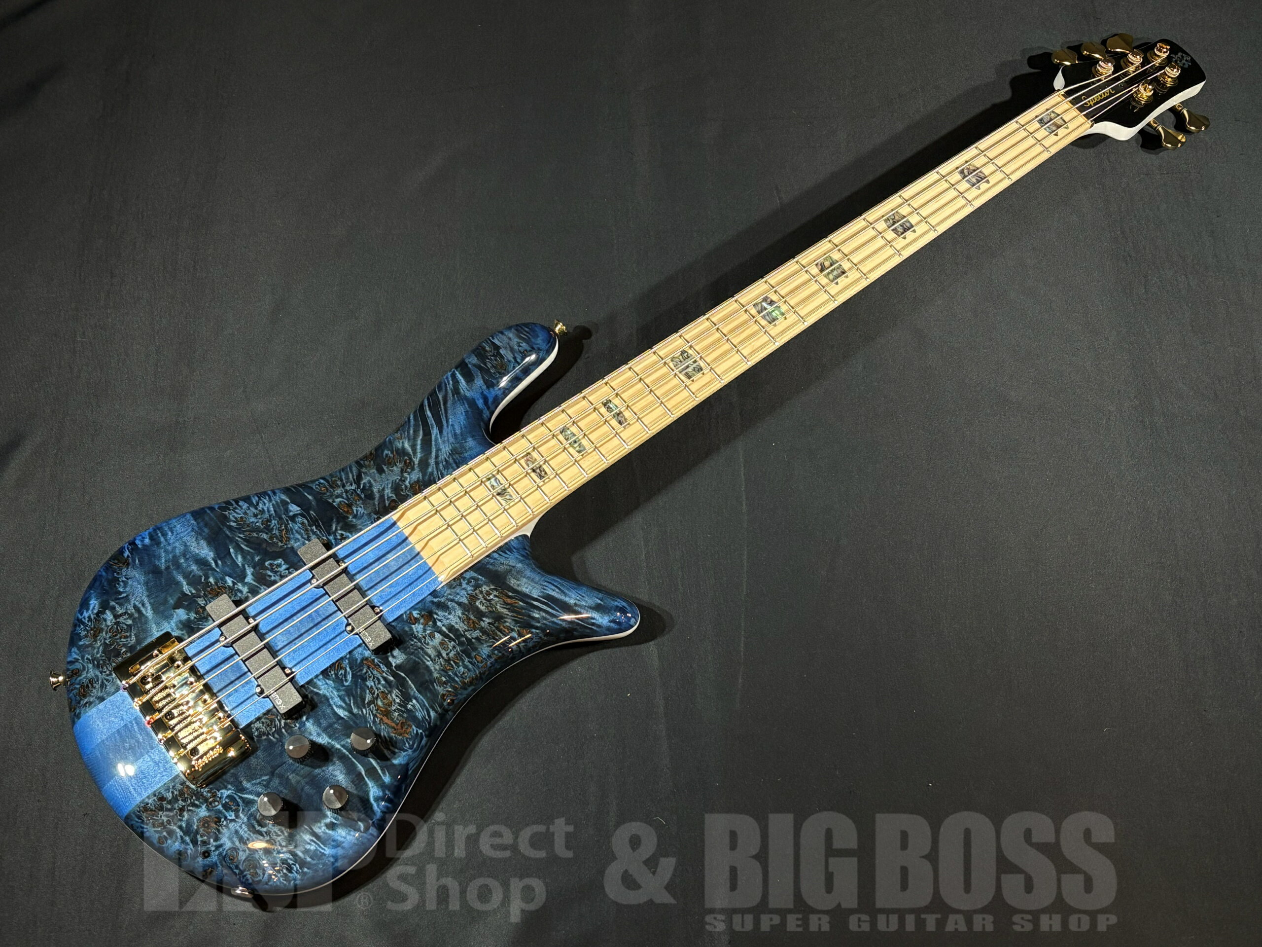 Euro CST は、ニューヨーク州ウッドストックの Spector カスタムショップから着想を得て誕生したモデルで、Euro シリーズではこれまでにない新しいトーンウッド、エレクトロニクス、そしてフィニッシュの組み合わせを導入しています。 厳選されたプレミアム素材を用いて丹念に製作されています。 バックには ソリッドホワイトを組み合わせ、これまでの Euro シリーズには存在しなかった大胆で印象的なコントラストを実現しています。 軽量アルミニウムブリッジは正確で安定したイントネーションを提供し、EMG X Series アクティブピックアップは Spector らしいクリアさ、アタック、そしてノイズレスな動作を実現します。 Euro CST には、新開発の Spector Legacy プリアンプを搭載。 Darkglass Electronics との共同開発により、数々の名録音で聴かれてきたクラシックな “Spector Growl” を、より幅広い表現力とともに再現します。 ■主な仕様 ・Body：Spolted Maple Top, European Ash with Slice of Walnut ・Neck：3-piece Maple ・Fingerbord：maple ・Scale：34" ・Nut：Brass ・Nut Width：1.81″ ・Tuners：Sealed Die-Cast Spector ・Bridge：Spector Al,imium Locking ・Pickup：EMG J-X ・Preamp：Spector Legacy Preamp by Darkglass ・Control：Volume, Blend, Treble Cut/Boost, Bass Cut/Boost with Gig Case 重量　約4.0kg こちらの商品はESPクラフトハウス以外の店舗からの発送商品となります。 セットアップ・点検については、ESPクラフトハウス同様に行なっておりますのでご安心ください。 ※掲載商品は店舗/他のWEBサービス等と並行して販売しております。随時在庫状況の更新を行っておりますが、売り切れの場合はご了承下さい。 なお、在庫の確認につきましてはお電話・メールにてお問い合わせください。