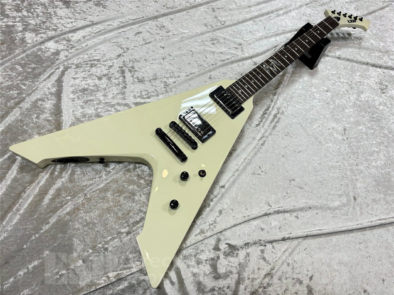 Rakuten - 【即納可能】LTD VULTURE / Olympic White【ESP直営店】[ESP Guitar Workshopより発送]