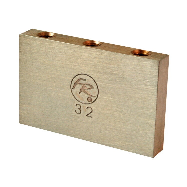 タングステンサステインブロックを使用すると、サステインが格段に向上し、ブライトでクリアなサウンドになります。タングステンはスチールやチタンよりもはるかに硬く、チタンの4倍以上、ブラスより2倍以上です。この質量と硬さを兼ね備えたサステインブロックは他にはありません。 このブロックは従来のサステインブロックよりも大きいため、スプリングキャビティの形状によっては干渉する場合があります。 ※サスティンブロックは次のトレモロに取り付け可能です。 Floyd Rose Original 6-string, Original 7-string, 1000 Series 6-string, Special Series 6-string ＜サイズ＞ ・32mm サイズ:幅: 50.15mm / 厚さ: 8mm / 長さ: 32mm 取付穴間隔:中心から中心まで17mm ・37mm サイズ:幅: 50.158mm / 厚さ: 8mm / 長さ: 37mm 取付穴間隔:中心から中心まで17mm ・42mm サイズ:幅: 50.15mm / 厚さ: 8mm / 長さ: 42mm 取付穴間隔:中心から中心まで17mm ※サスティンブロックは次のトレモロに取り付け可能です。 Floyd Rose Original 6-string, Original 7-string, 1000 Series 6-string, Special Series 6-string ※3種類の長さがございます。それぞれのギターに合った長さをお選び下さい。 ※在庫が無い場合はお取り寄せにお時間を頂く場合がございます。 ※掲載商品は店舗/他のWEBサービス等と並行して販売しております。随時在庫状況の更新を行っておりますが、売り切れの場合はご了承下さい。