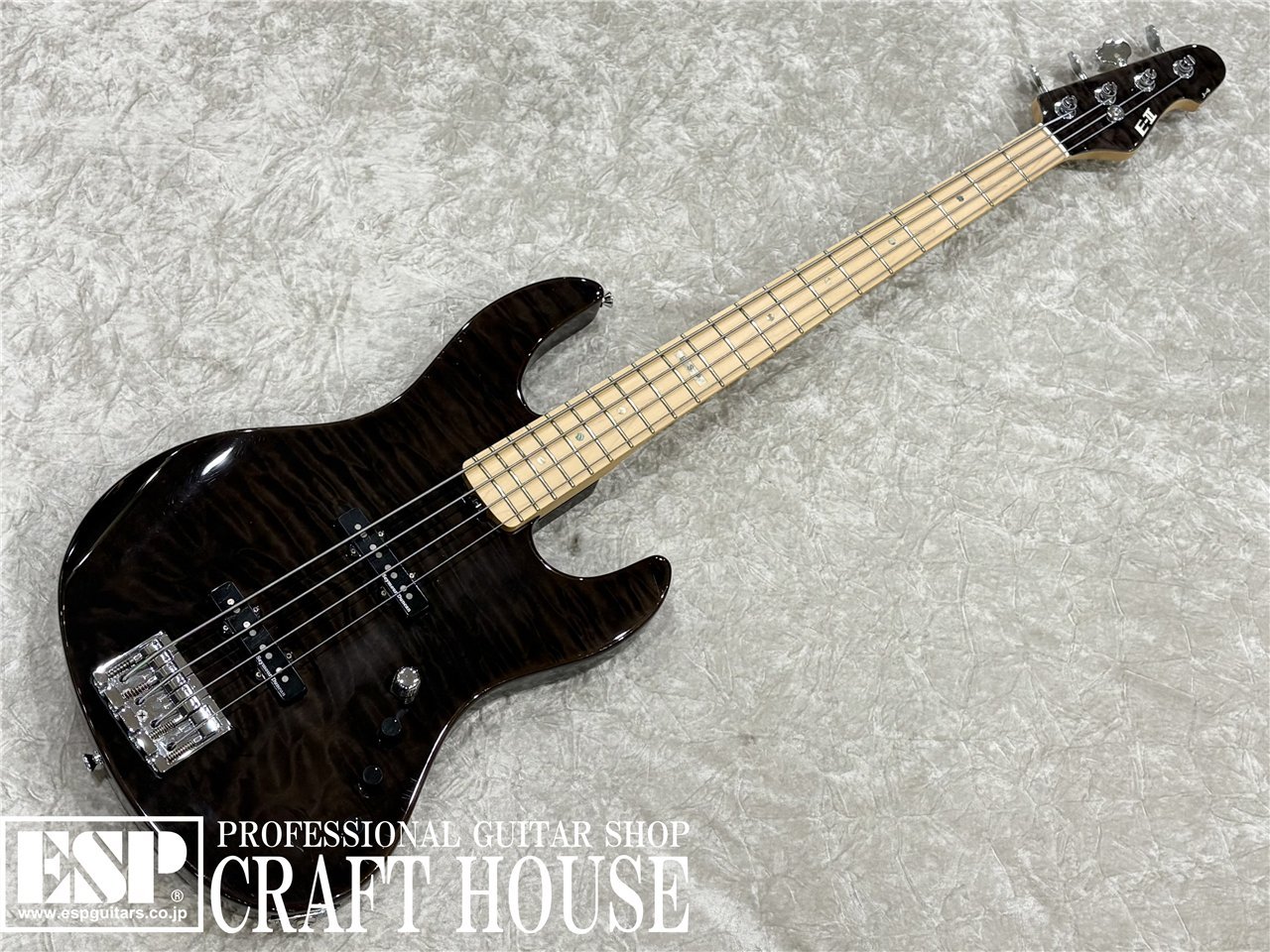 ※新春初売りセール中は、店内の混雑が予想される為、商品の状態やスペックの詳細などについてお問い合わせがあった際、ご返答にお時間を頂戴する場合とご返答できない可能性がございます。予めご了承ください。 ※商品のお取り置きは承っておりません。 ※1月1日は店舗休業日となる為、商品は1月2日以降準備が出来次第の発送となります。　 ※掲載商品は店舗/他のWEBサービス等と並行して販売しております。随時在庫状況の更新を行っておりますが、売り切れの場合はご了承下さい。※6弦側サイドのストラップピン付近に大きな塗装欠けがあります。 ※USED品の為、使用感や傷などがあります。写真をご確認下さい。 BODY：(Top)Quilted Maple, (Back)Ash NECK：Maple FINGERBOARD：Maple SCALE：864mm NUT (WIDTH)：Bone FRET：24frets CONSTRUCTION：Bolt-on PICKUPS：(Neck) Seymour Duncan SJB-1n , (Bridge) Seymour Duncan SJB-1b PARTS COLOR：Black CONTROLS：Master Volume, PU Balancer, 2-Band EQ (ESP KH-1) &nbsp; ※画像はご使用のモニターで色味が多少異なる場合がございます。