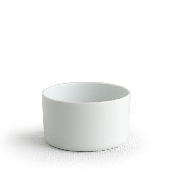 S&amp;B Tea Cup（white） brand : 1616/arita japan Designer : SCHOLTEN &amp; BAIJINGS ■サイズ：φ94×H54mm ■材質：磁器 ■生産地：佐賀県西松浦郡有田町 1616 / Arita Japanは、有田焼の伝統を踏襲しながらもこれまでの有田焼とは異なるデザインアプローチを試みています。ショルテン＆バーイングスによってデザインされた「カラーポーセリン」は日本の伝統色を再解釈したシリーズです。S&amp;B TeaCup（white） brand : 1616/arita japan Designer : SCHOLTEN &amp; BAIJINGS 1616 / Arita Japan(イチロクイチロク アリタジャパン)は、有田焼の伝統を踏襲しながらもこれまでの有田焼とは異なるデザインアプローチを試みています。 ショルテン＆バーイングスによってデザインされた「カラーポーセリン」は日本の伝統色を再解釈したシリーズです。 ■サイズ : φ94×H54mm ■材質 : 磁器 ■釉薬 : ツヤあり ■生産地 : 佐賀県西松浦郡有田町 ■注意点 : 画面上の色はブラウザや設定により、実物とは異なる場合があります。ご了承の上ご注文下さい。 Pink Blue Orange White