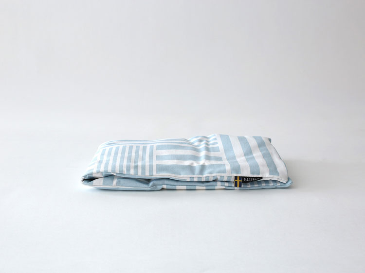 esprit lifestyle storeの【ブラックフライデークーポン配布中】【正規取扱店】KLIPPAN クリッパン 麦の温冷ネックピロー ラベンダー ストライプス ヘルシンキブルー KP890520【オーガニック 温活 麦 ラベンダー muovo ムオヴォ オーガニック ギフト 】｜アングル2