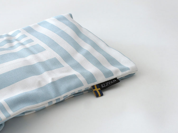 esprit lifestyle storeの【ブラックフライデークーポン配布中】【正規取扱店】KLIPPAN クリッパン 麦の温冷ネックピロー ラベンダー ストライプス ヘルシンキブルー KP890520【オーガニック 温活 麦 ラベンダー muovo ムオヴォ オーガニック ギフト 】｜アングル3