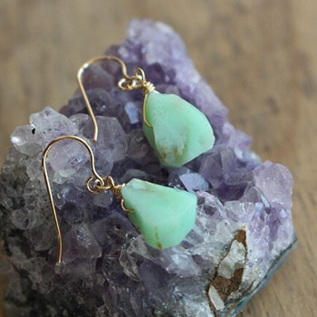 クリソプレーズの原石ピアス