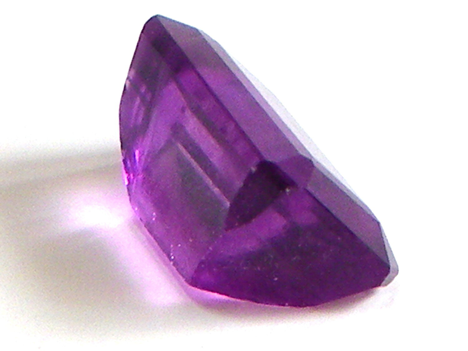 EsteeGraceのめずらしいマーブル模様のパープルフローライト　ルース　26．750ct　【簡易鑑別済】｜アングル3