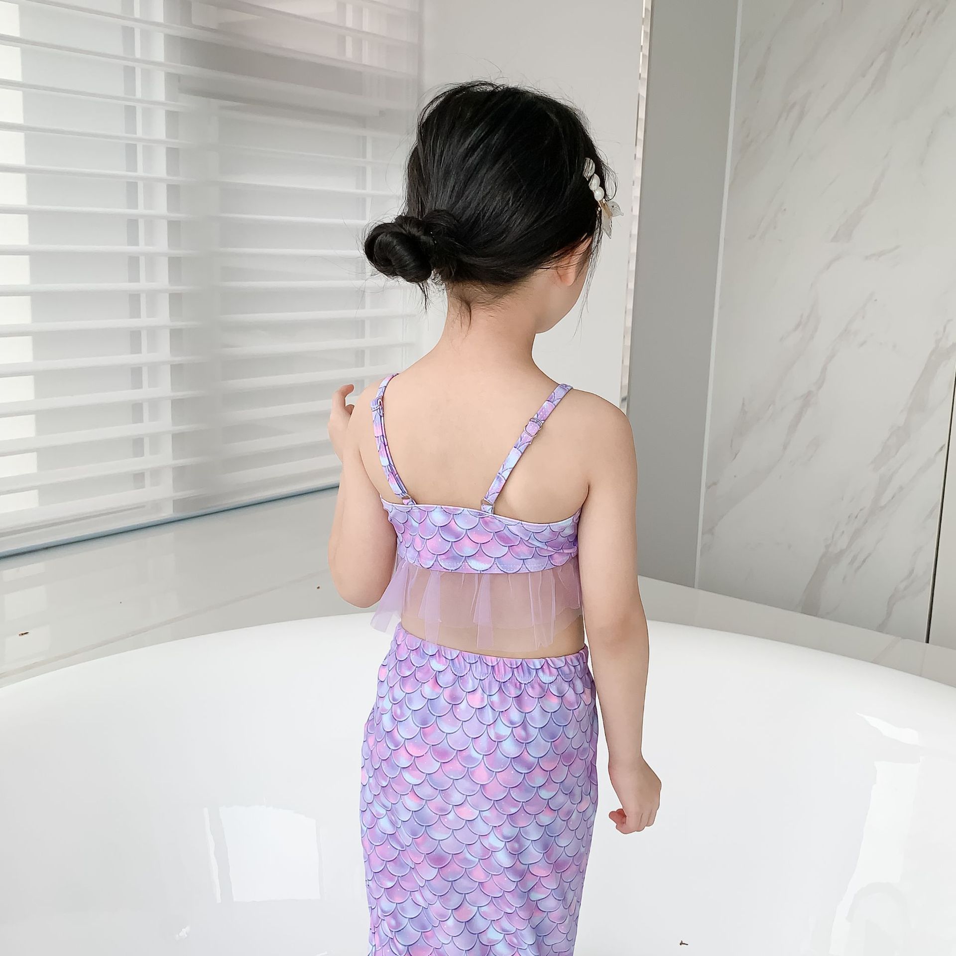 エーステクノ楽天市場店の人魚 水着 キッズ 子供用 セパレート ビキニ 女の子 上下セット ベビー 人魚姫 可愛い 尾びれ 尾つき ミニキャミソール スイムウェア ノースリーブ 幼稚園 ビー 保育園 中学生 小学生｜アングル3