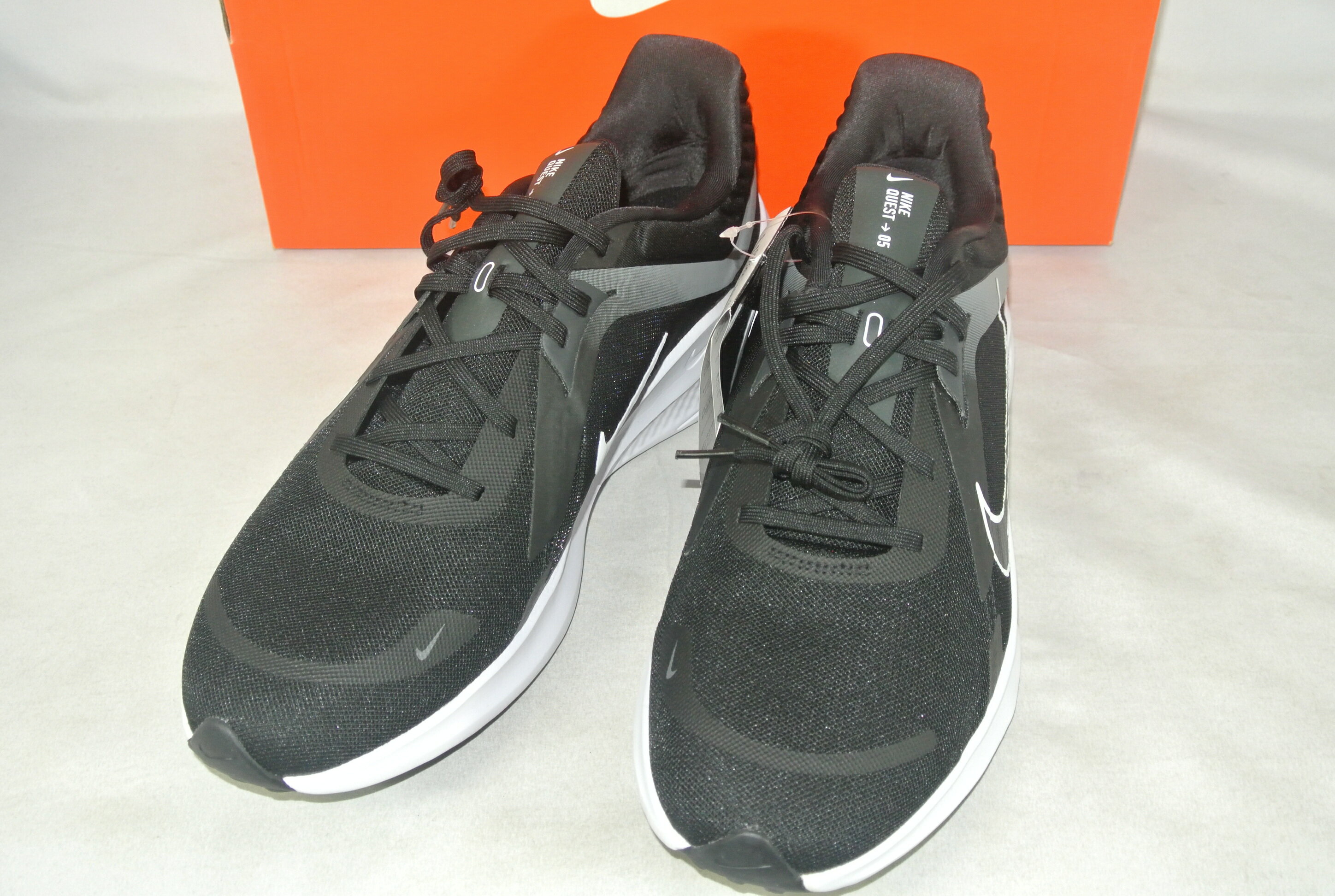 アウトレット [ナイキ] クエスト 5 [Quest 5] ブラック/スモークグレー/ダークスモークグレー/ホワイト DD0204-001 30CM 未使用品/送料無料/激安処分*091203