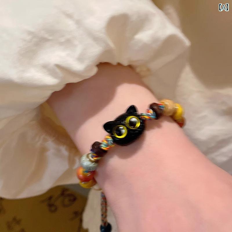 陶磁器の小さい猫のブレスレットの女...