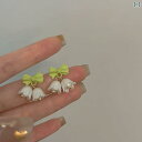 ピアス レディース 鈴蘭 すずらん 揺れる 花 フラワー モチーフ レジン 樹脂ポスト 金属アレルギー対応 軽量 小ぶり 大人可愛い 清楚 上品 結婚式 入学式 卒業式 普段使い ギフト 誕生日 プレゼント