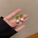ピアス レディース 鈴蘭 すずらん 揺れる 花 フラワー モチーフ レジン 樹脂ポスト 金属アレルギー対応 軽量 小ぶり 大人可愛い 清楚 上品 結婚式 入学式 卒業式 普段使い ギフト 誕生日 プレゼント