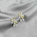 ピアス レディース 鈴蘭 すずらん 揺れる 花 フラワー モチーフ レジン 樹脂ポスト 金属アレルギー対応 軽量 小ぶり 大人可愛い 清楚 上品 結婚式 入学式 卒業式 普段使い ギフト 誕生日 プレゼント