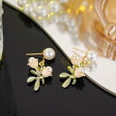 ピアス レディース 鈴蘭 すずらん 揺れる 花 フラワー モチーフ レジン 樹脂ポスト 金属アレルギー対応 軽量 小ぶり 大人可愛い 清楚 上品 結婚式 入学式 卒業式 普段使い ギフト 誕生日 プレゼント