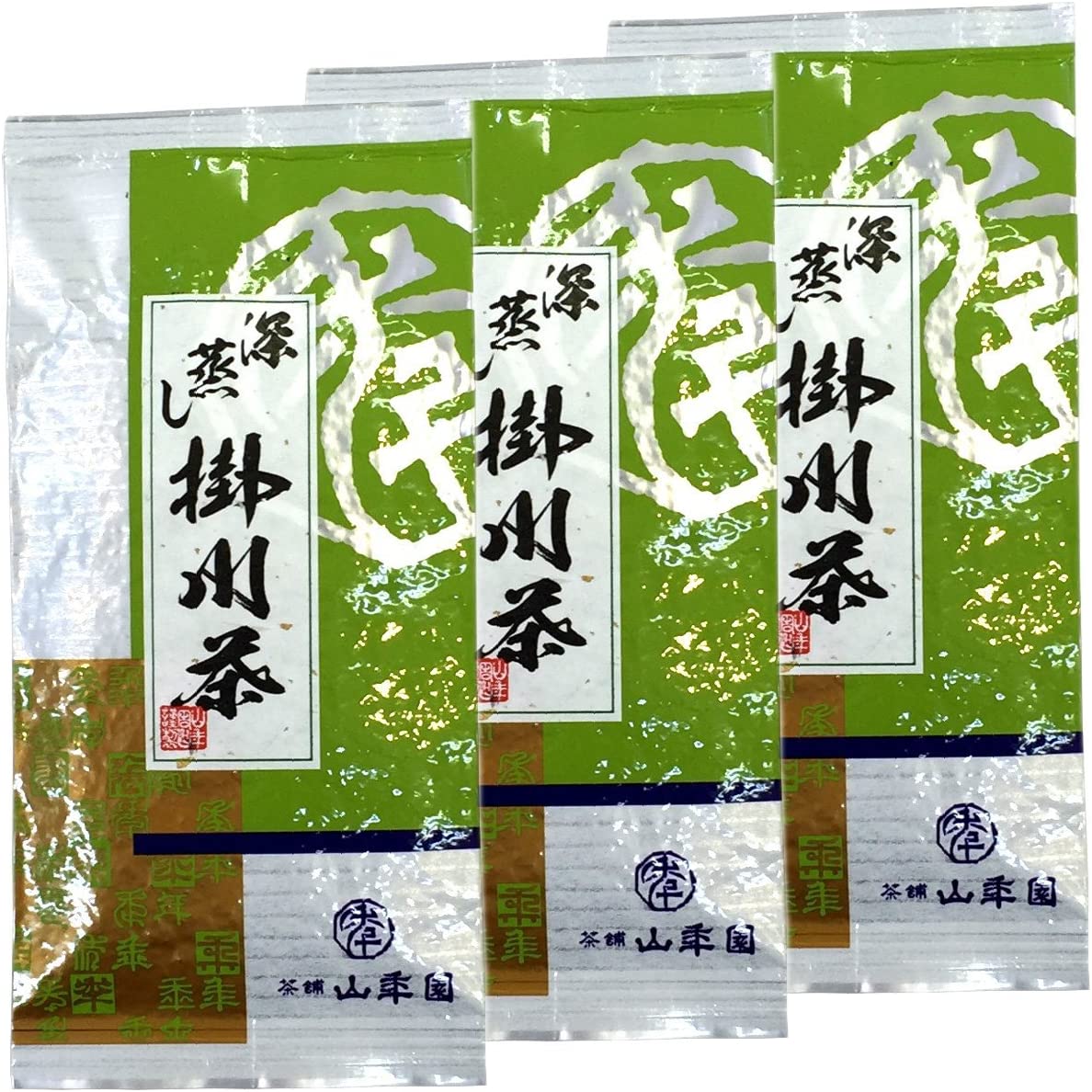 掛川深蒸し茶 掛川市東山地区で摘まれた深蒸し茶。 品種はヤブキタ100％で香ばしさとコクの中に渋みと苦味を持っています。 ためしてガッテンで紹介された大人気の掛川茶 静岡茶/煎茶/せん茶 【商品名】掛川深蒸し茶(ネット用) 【商品区分】飲料 【内容量】100g×3袋 【原材料名】茶葉日本産静岡県掛川市 開封後はお早めに召し上がりください。 常温保管してください。高温多湿、直射日光は避けて保管してください。 【賞味期限】製造日より約12ヶ月