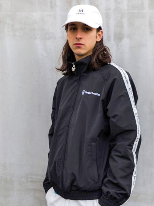 注目ブランド Sergio Tacchini Windblacker Black セルジオタッキーニ アウトドア ウィンドブレーカー ナイロンジャケット ストリートファッション テニスウェア 人気ブランド Krplas Net 注目ブランド Sergio Tacchini Windblacker Black セルジオタッキーニ アウトドア ウィンドブレーカー ナイロンジャケット ストリートファッション テニスウェア 人気ブランド Krplas Net