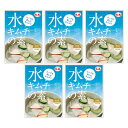 簡単キムチ作り 混ぜるだけ 保存料不使用 着色料不使用 お料理の味付け 食品添加物不使用 汁が飲めるキムチ 塩漬けの必要がない商品情報 商品名 【ファーチェ】水キムチの素 内容量 60g x 5袋 原材料 砂糖(国内製造)、食塩、ごま、米粉、しょうがパウダー、粉末にんにく、シイタケ粉末、風味調味料(乳成分を含む)/調味料(アミノ酸等) 保存方法 直射日光を避けて常温にて保存 賞味期限 商品パッケージに記載 水キムチの作り方 01. 水500mlに本品1袋(30g)を入れて溶かすように軽く混ぜます。 02. きゅうり・かぶ・大根・リンゴなどお好みの野菜や果物を食べやすい大きさにスライスして01に適量入れます。 03. 一晩（12時間〜24時間）冷蔵庫でねかせます。04. さっぱりとした水キムチの出来上がり。