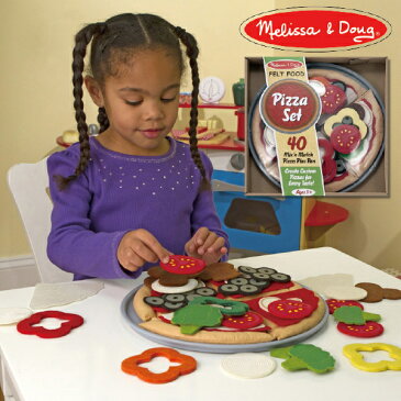 Melissa & Doug メリッサ＆ダグ フェルトピザセット おままごと 3歳、4歳の男の子、女の子のお誕生日プレゼントやクリスマスプレゼントにおすすめ。アメリカの大手玩具メーカーMelissa & Doug(メリッサ&ダグ)の木製のおままごと用玩具（おもちゃ）です。