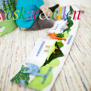 Oskar&Ellen オスカー&エレン社 布絵本 ブック ダイナソー〜北欧スウェーデンのOskar&Ellenの恐竜の布絵本。マジックテープで取り外しができるお人形の恐竜たちがいます。
