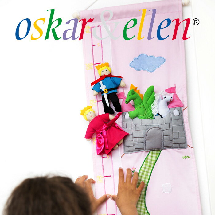 北欧スウェーデンのファブリック・トイ・メーカーOskar&Ellen(オスカー&エレン社)の布製身長計です。 子供部屋をより一層可愛らしく演出してくれそうなハンドメイドの身長計です。 プリンセスがモチーフの身長計は、女の子のお部屋にピッタリです♪ 吊り下げ用の紐がついていますので、子供部屋に簡単に飾ることができます。 可愛いお人形はマジックテープで取り外しできますので、身長の目印として使用できます。 30cmから150cmまで計測できます。 お洗濯も可能です。お手入れは、40℃のぬるま湯で手洗いをして下さい。 素敵な身長計で、お子さまの日々の成長を見守ってみてはいかがですか？ 子供部屋のインテリアにオススメです。 ○対象年齢：1歳半/2歳/3歳/4歳/5歳〜 ○サイズ：本体/30×123cm、外袋/33×33cm ○安全基準：ヨーロッパ安全基準CE ○製造元：Oskar&Ellen オスカー&エレン社（スウェーデン）※フィリピン製 ○材質：コットン35％、ポリエステル65％［Oskar&Ellen オスカー＆エレン社］布製身長計 ハイチャート プリンセス ピンク &nbsp; 北欧スウェーデンのファブリック・トイ・メーカーOskar&Ellen(オスカー&エレン社)の布製身長計です。 子供部屋をより一層可愛らしく演出してくれそうなハンドメイドの身長計です。 プリンセスがモチーフの身長計は、女の子のお部屋にピッタリです♪ 吊り下げ用の紐がついていますので、子供部屋に簡単に飾ることができます。 可愛いお人形はマジックテープで取り外しできますので、身長の目印として使用できます。 30cmから150cmまで計測できます。 お洗濯も可能です。お手入れは、40℃のぬるま湯で手洗いをして下さい。 素敵な身長計で、お子さまの日々の成長を見守ってみてはいかがですか？ 子供部屋のインテリアにオススメです。 ■Oskar&Ellen(オスカー&エレン社)について カラフルなファブリック・トイ(布のおもちゃ)でロールプレイ(ごっこ遊び)をする中で、子供の学習力・想像力を刺激する楽しいおもちゃを提供していくというのが、Oskar&Ellenのコンセプトです。 スウェーデンにてデザインされ、縫製はフィリピンのミドルエイジの女性たちが働く厳選された工房にて、ハンドメイドで作られています。 かわいくて安全にご使用いただけるファブリック・トイは小さな子供のごっこ遊びに最適です。 Oskar&Ellen（オスカー&エレン社）布製身長計 ［Oskar&Ellen］布製身長計 ハイチャートプリンセス ホワイト ［Oskar&Ellen］布製身長計 ハイチャートプリンセス ピンク ［Oskar&Ellen］布製身長計 ハイチャートスペースシップ ［Oskar&Ellen］布製身長計 ハイチャートファーム ［Oskar&Ellen］布製身長計 ハイチャートワイルドアニマル ［Oskar&Ellen］布製身長計 ハイチャートフォレストアニマル