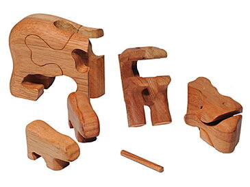 Ecowoods BO エコウッズ社 3Dパズル クマの親子〜自然素材、エコウッドを使用したクマの親子の木製立体パズル『エコウッド 3D パズル』です。林業において使い道のない小さな木材を再利用して作っているパズルです。