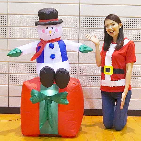 樂天商城 - クリスマス エアブロー 装飾　ムービングプレゼントスノーマン　H130cm/動画有