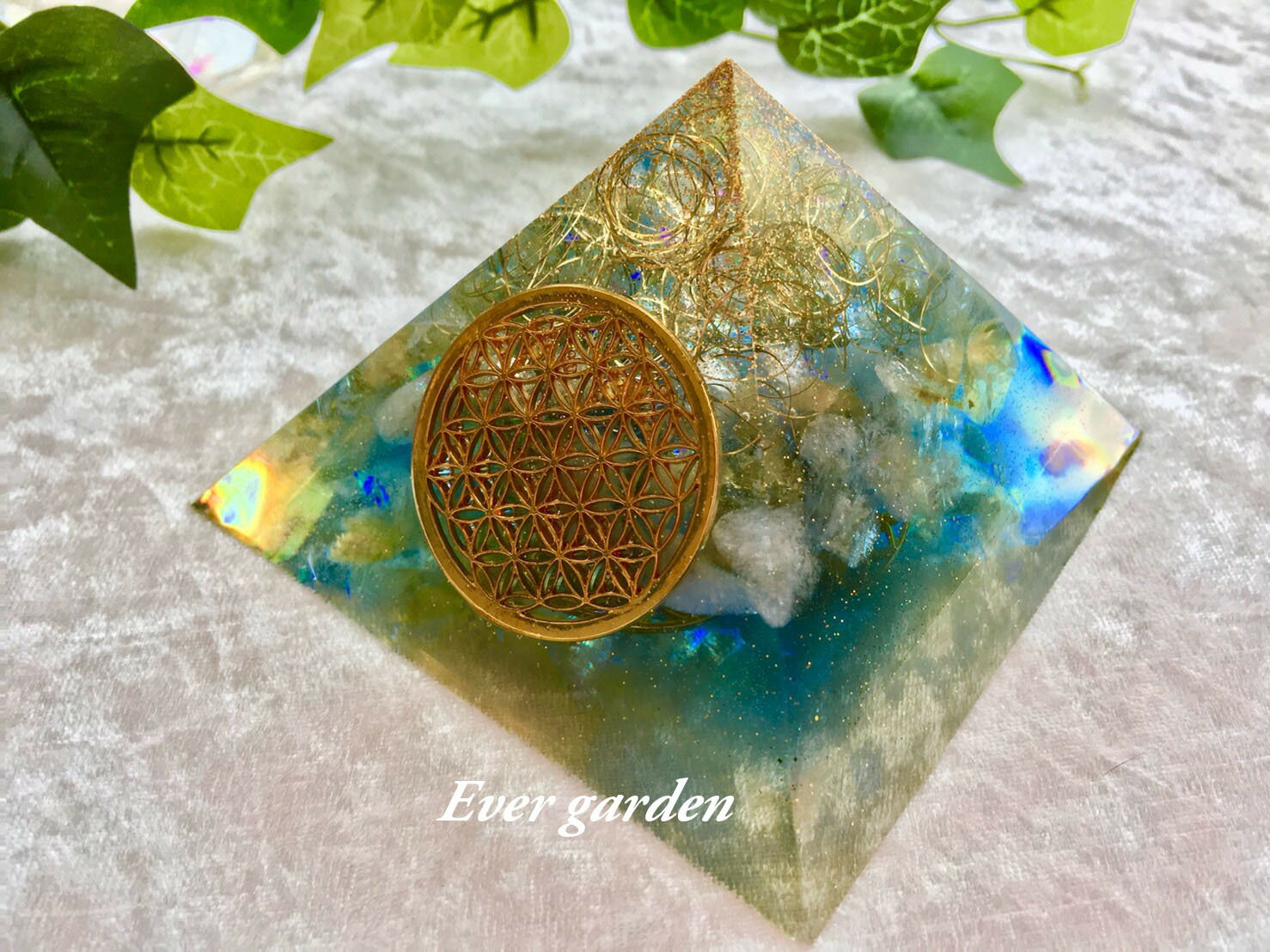 ピラミッド 黄金比 オルゴナイト 鏡面仕上げ レジン シリコンモールド ネックレス アクセサリー パーツ 作成 UVレジン製作 エポキシ樹脂 樹脂粘土 型 抜き型 キット 四角錐 シリコン モールド格安通販　バレンタイン　人気　ランキング