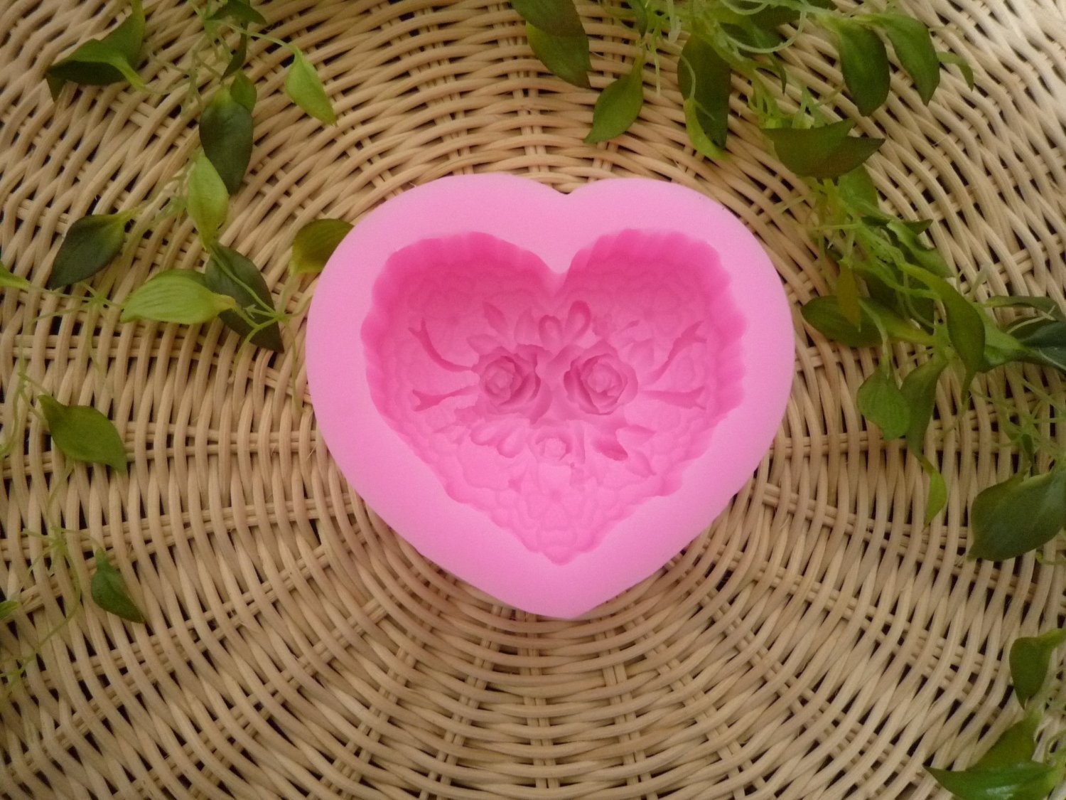 きれいなバラ 花 シリコンモールド ハート型 レジン キャンドル 石鹸 手作り レジン 【オススメ】 かわいい モールド 雑貨 レジンクラフト デコ パーツ オルゴナイト 型 シリコン 型 立体 アロマストーン 3D evergarden-10000066 ハンドメイド専門店エバーガーデン サンプル画像3
