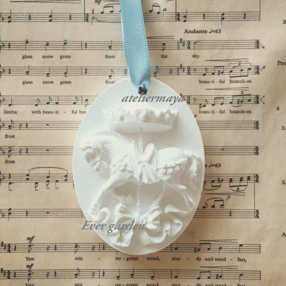 木馬 穴あき 馬 メリーゴーランド シリコンモールド レジン プレート アロマストーン ブローチ 立体的 3D クラシック 手作り 石鹸 キャンドル 樹脂 粘土 オルゴナイト 型 抜き型 シリコン 型 レジン格安通販　バレンタイン　人気　ランキング