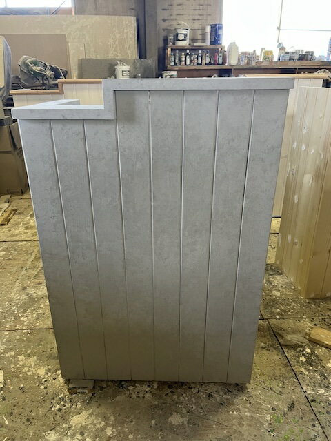 石っぽい段差カウンター