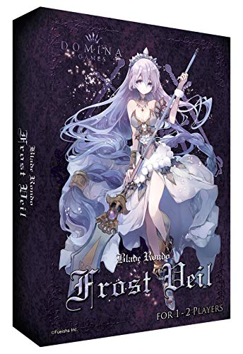 ・ 140×102×28mm FCG-BR012B・メーカー希望小売価格: 2700円(税別)・プレイ人数: 1~2人・プレイ時間: 10~20分・本体サイズ: 140×102×28mm・カードサイズ: 63×88mm凍てつく世界にようこそ 本作はたった7枚の手札を構築して戦う1~2人用のゲーム「Blade Rondo」の独立型拡張セットです。 1セットのみで「Blade Rondo Frost Veil」の全てのカードが揃い、2人で遊ぶことが出来ます。 （「Blade Rondo」シリーズをお持ちでなくても本作のみでゲームをお楽しみ頂けます。） きらめく雪の中で、手にした剣も凍りつきます。 この凍てついた刃は時間差というフェイントをかけて斬りかかる未知の効果を生み出しました。 あなたは「凍結」の力を使いこなすことが出来るでしょうか。 状況に応じて効果を選択できるカードも追加され、戦略のバリエーションは更に広がります。 1人用モードでは薔薇の使徒が相手となります。 この冷徹無比な強敵は、これまでの相手とは全く異なる策で翻弄してきます。 2手、3手先を見据えた戦略を立てて立ち向かいましょう。 プレイ人数:1~2人用 プレイ時間:10~20分 対象年齢:8歳以上 ゲームデザイン:ポーン イラスト:かずま、シエラ、リウイチ、水々、cinkai、cyawa、sena、RAYVON グラフィック:Domina Games [セット内容]説明書1冊、カード60枚、ボード2枚、専用ダイス6個、ライフストーン2個 (Amazon.co.jpより)