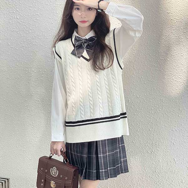 ドレス・ファッション エブリの入学式 卒業式 スーツ 女の子 ニットベスト 子供服 jk 4点セット ゆったりサイズ フォーマル スーツ 女児 チェック 中学生 高校生 中高生 通学 制服 結婚式 お受験 発表会 演奏会 誕生日 可愛い プレゼント ギフト S M L XL ベージュ グレー dt197t2t2t2｜アングル2