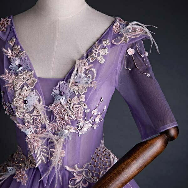 ロングドレス カラードレス プリンセスライン 編み上げ 袖あり 5分袖 バックレス オープンバック 透け感 パーティードレス パープル 紫 イブニングドレス 花柄 刺繍 Vネック ドレス 大人 ピアノ 発表会 フォト婚 演奏会 S M L XL 2XL da077x1x1t2