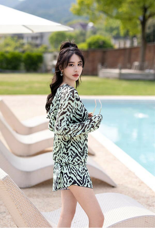 タンキニ 水着 服みたいな レディース ラッシュガード 長袖 フード 大きいサイズ スポーツブラ ショートパンツ ビキニ ハイウエスト ボーイレッグ ワイヤーなし パッド付 ゼブラ柄 体型カバー セパレート 海 プール リゾート おしゃれ 韓国風 大人 女性用 ジュニア