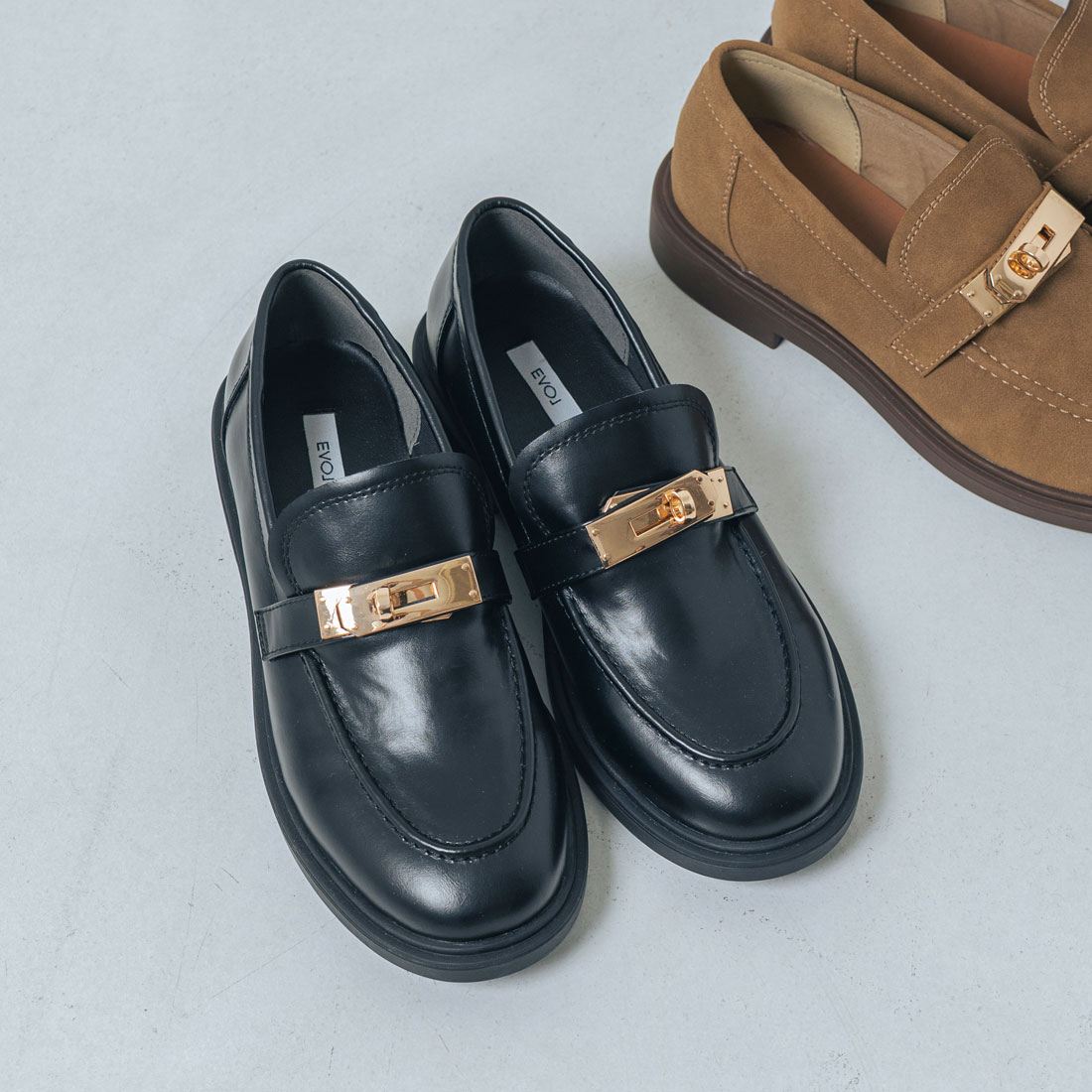 【公式】【SALE／20%OFF】イーボル EVOL 【クッション入り・柔らかい】バックルラウンドローファー ブラック 靴 レディース 25aw 新作 ローファー バックル ゴールドモチーフ ローヒール ラウンドトゥ 疲れにくい 通学 仕事 オフィスのサムネイル