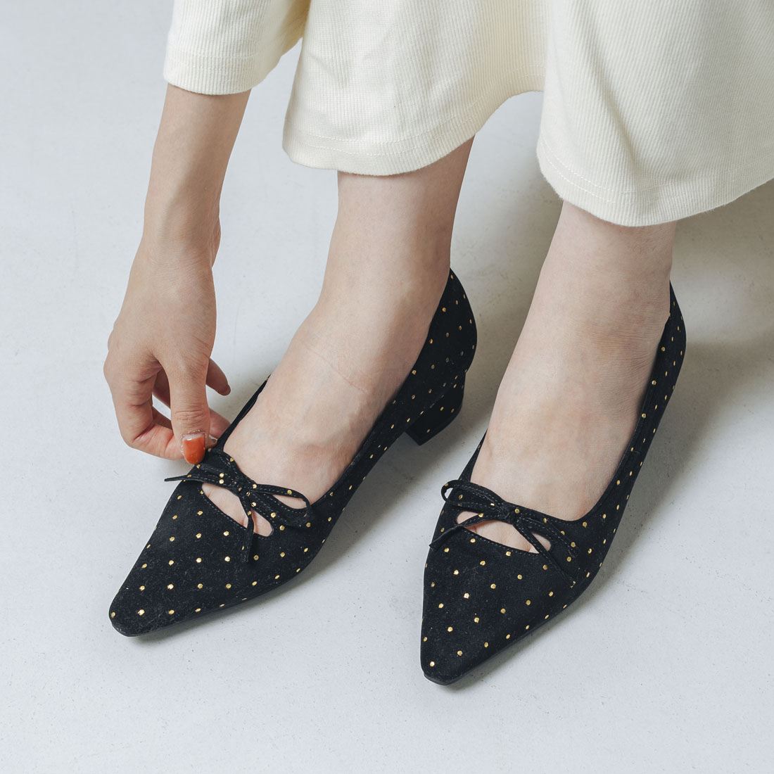 【公式】イーボル EVOL 【ふかふか・クッション入り】リボン3.5cmパンプス ブラック 靴 レディース 25aw 新作 パンプス ポインテッド リボン カジュアル 通勤 通学 オフィス 結婚式 オケージョン フォーマル 入学 卒業 入園 卒園のサムネイル